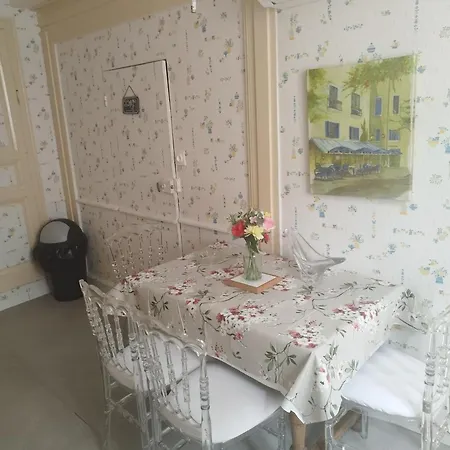 Дом отдыха Jolie Maison Dans Petit Village Vignory
