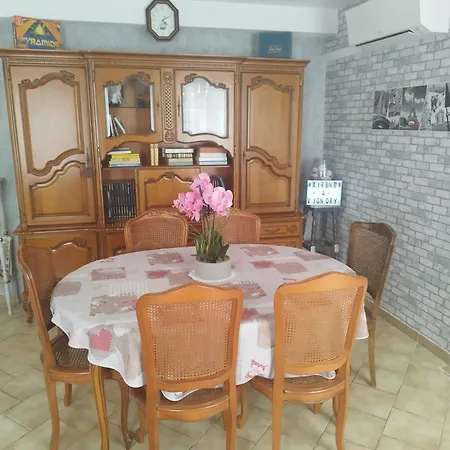 בית נופש Jolie Maison Dans Petit Village *