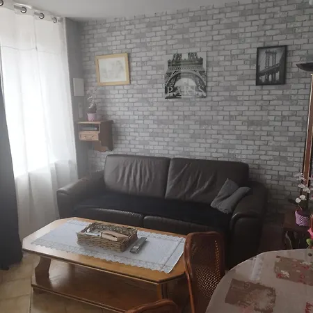 Jolie Maison Dans Petit Village