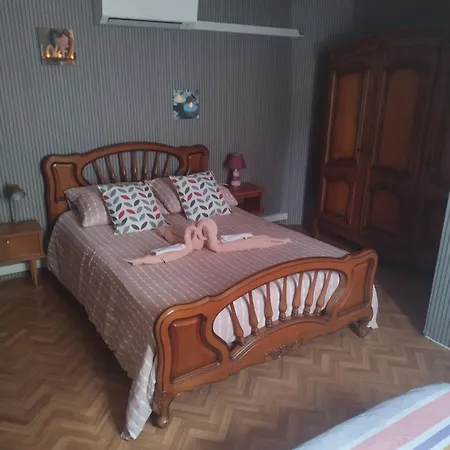 Holiday home Jolie Maison Dans Petit Village Vignory