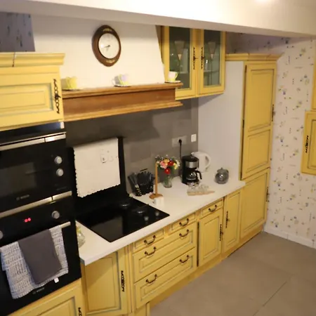 Jolie Maison Dans Petit Village *