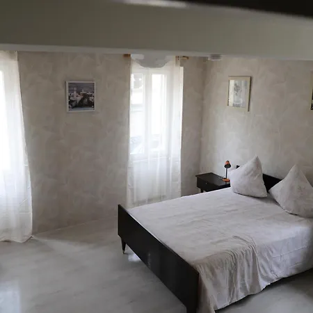 Jolie Maison Dans Petit Village Vignory