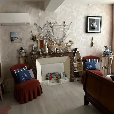 Jolie Maison Dans Petit Village *