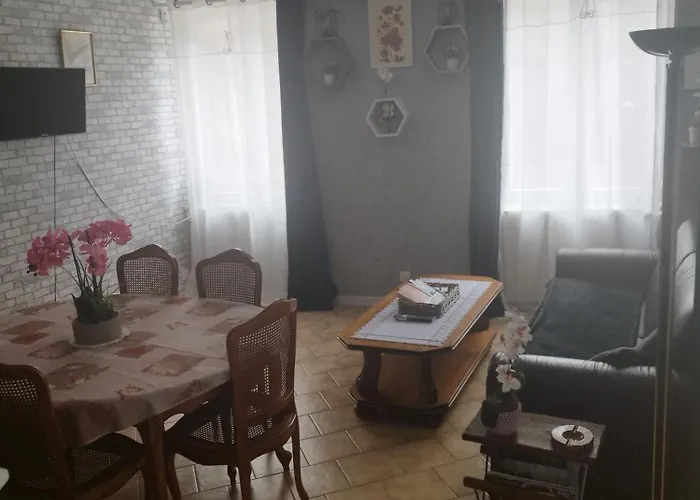 Jolie Maison Dans Petit Village * Vignory