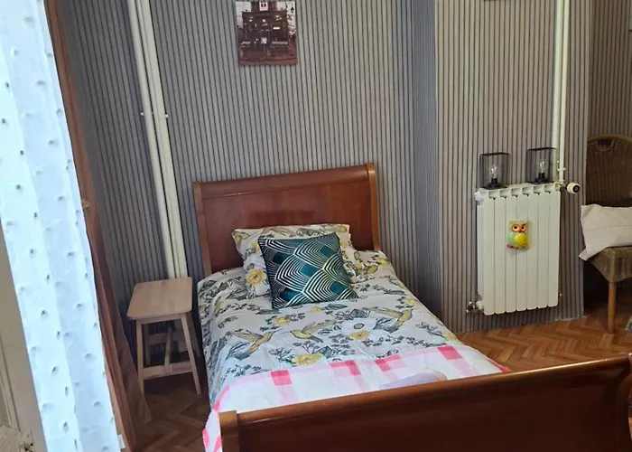 Jolie Maison Dans Petit Village